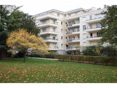 location meublée appartement 2 pièces 51 m² à chatillon (92320)  1 398 €