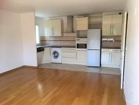 location appartement 3 pièces 63 m² à nanterre (92000)  1 398 €