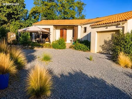 jolie villa au fond d`une impasse privee