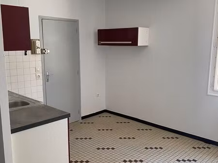 t1 rez de chaussé proche ecole infirmière