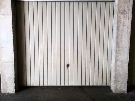 garage / box