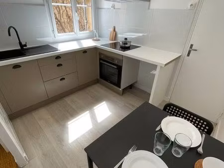 à louer – studio meublé de 22 m² entièrement rénové – centre-ville