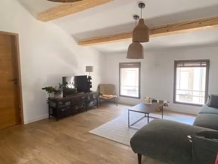 appartement t2 meublé avec grande cour ombragée + place parking – les vignères | a louer e