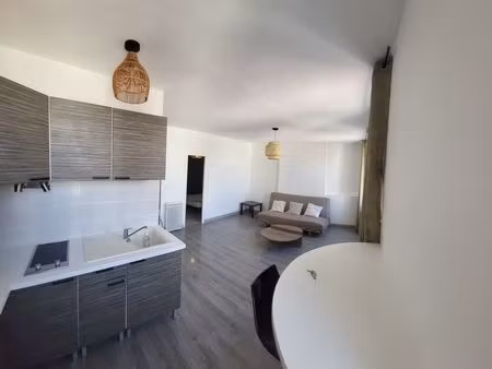 charmant et lumineux t2 meublé de 36 m²  coté cour au calme