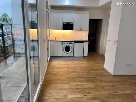 studio 1 pièce 30 m²
