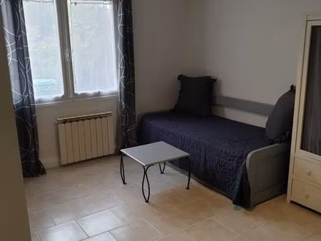 st aygulf 100m /mer particulier loue contrat étudiant petit 2 pièces 540/mois cc