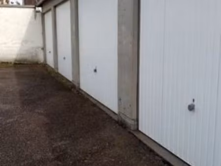 loue garage résidence canadienne