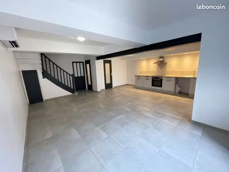 à louer – spacieuse maison de village rénovée à villedubert (5km de carcassonne)