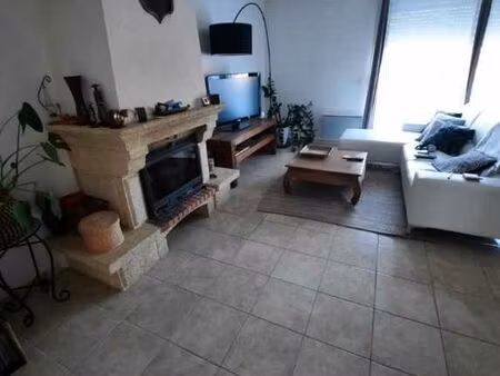 charmante maison entièrement clôturée avec 2 terrasses
