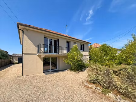 location maison 5 pièces 120 m² à saint-astier (24110)  960 €