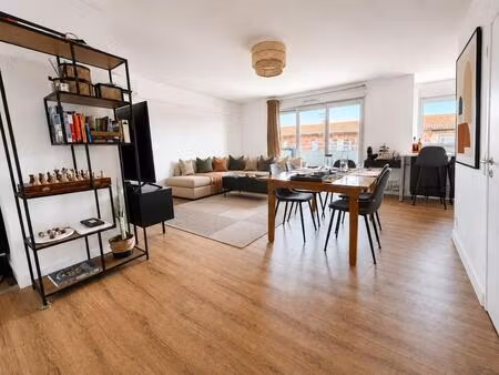 à vendre – t3 lumineux de 73 m² avec balcon et deux parkings – toulouse patte d’oie / sain