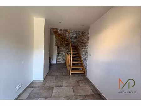 maison de ville atypique  sur trois niveaux  entièrement rénovée de 71 m²