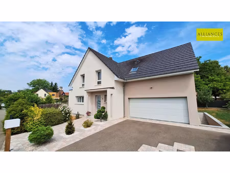 maison récente de 124 m2 prestations soignées dans un vill