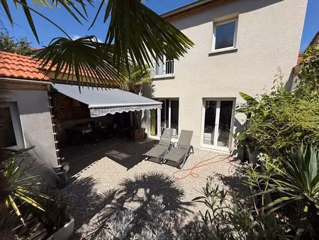 location maison 4 pièces 94 m² à saint-etienne (42000)  1 095 €