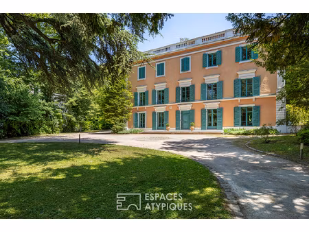 appartement de plein pied avec jardin dans une ancienne bâtisse