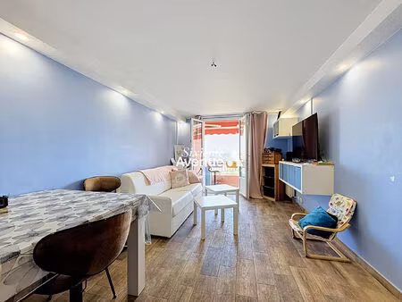 a vendre à grasse spacieux 4 pièces de 81 m2 avec deux balcons  cave  vue dégagée.