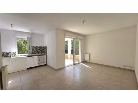 appartement 3 pieces 66m2 - terrasse - 2 places de parking