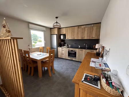 en excellent etat. t3 avec balcon  grand garage avec cave incluse et parking privatif