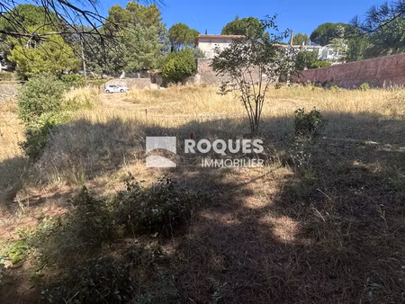 a ventre  terrain constructible situé àbédarieux (34600)
