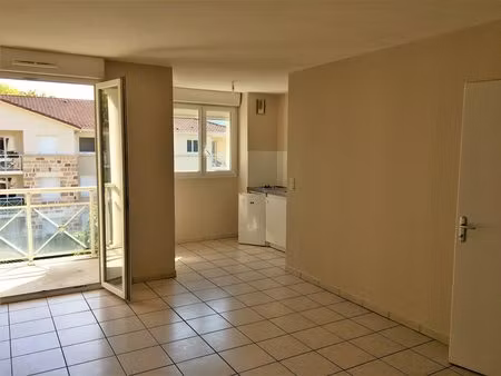 résidence sécurisée avec piscine et espaces verts