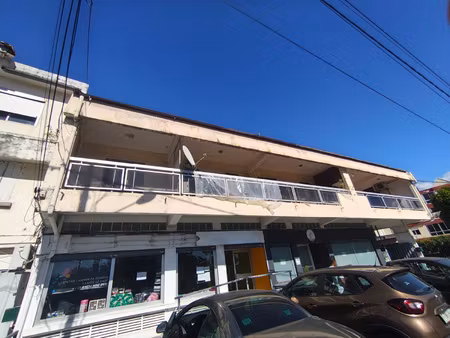 local centre-ville saint-benoit 143m2