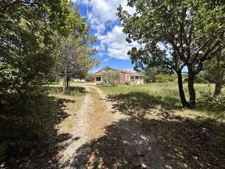 maison de plain pied en plein coeur de nature sur un terrain de