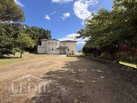 maison  gîte et grand terrain en sortie de ville