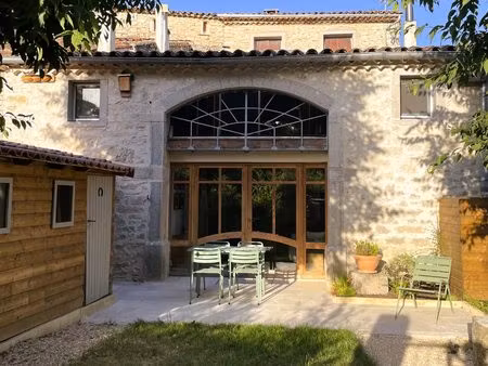maison t5 de 115m² sur une parcelle d'environ 200m² à 7 minu