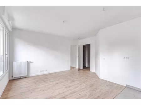 location appartement 3 pièces 63 m² à clamart (92140)  1 447 €