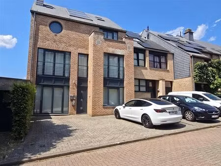 appartement à louer à rue achille chavée 3 louvain-la-neuve (vbe47051)