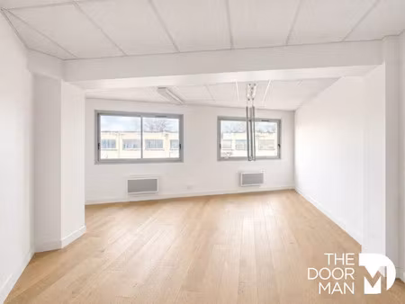 location locaux professionnels 1 pièce 32 m² à coignieres (78310)  378 €