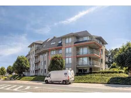 appartement d'angle avec grande terrasse ensoleillée et gara