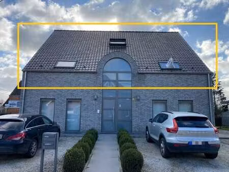 gunstig gelegen dakappartement met autostaanplaats