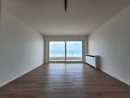 appartement non meublé avec 1 chambre et un coin nuit