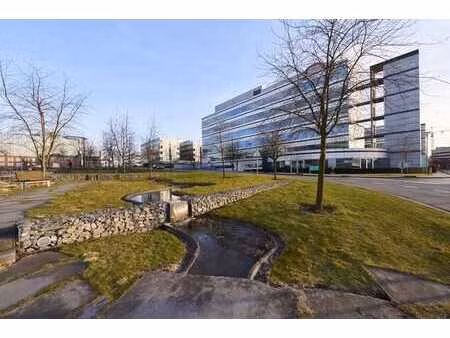 bureaux situés à 500 m du ring r0.