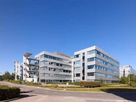 bureaux situés à 500 m du ring r0.