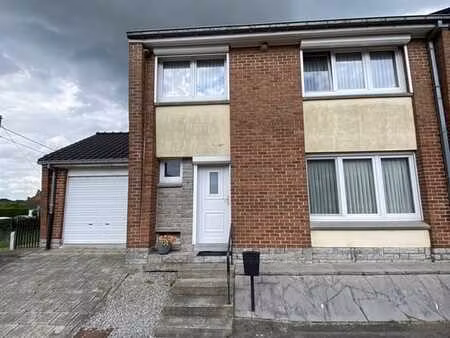 charmante maison 3 façades située dans la commune de pottes