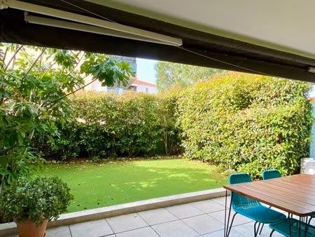 beau t3 meublé avec jardin frejus location à l’année possible