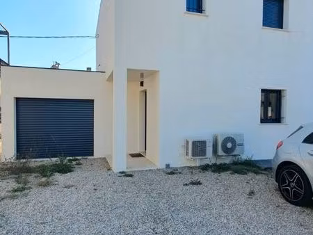 villa avec petit jardin  garage et parking