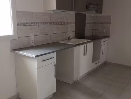 location appartement cuisine equipe salon 1 chambre sdb place de parking