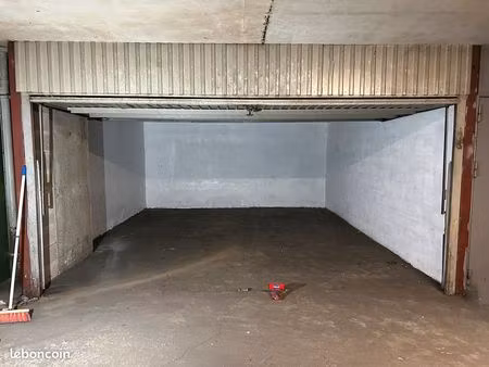 double box fermé de 24m² – idéal stockage professionnel ou véhicules – le kremlin-bicêtre