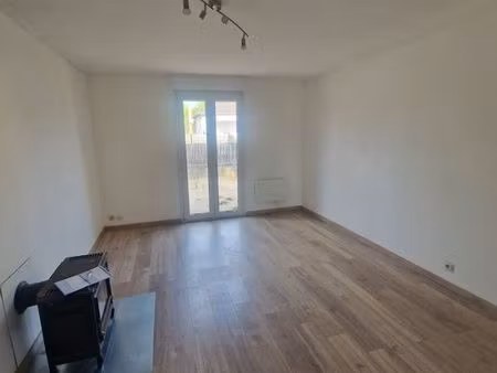maison à louer savignac les églises 565euros