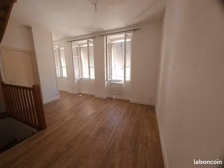 t2 duplex fibré avec cave et interphone  climatisation  intra-muros guérande