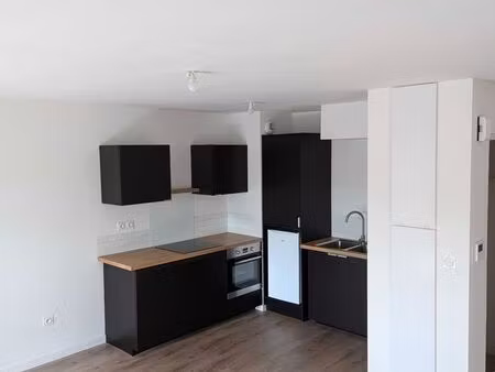 à louer  t2 à tourcoing ma campagne  42 m² avec loggia et parking