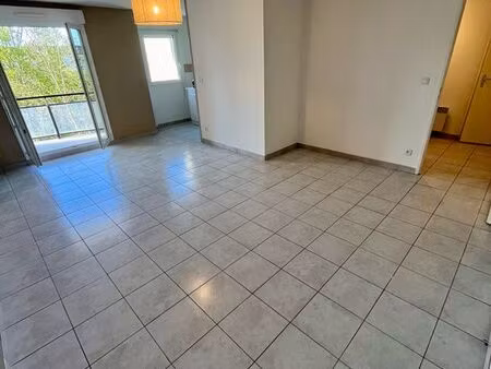 appartement 2 pièces 50m2 avec stationnement privatif