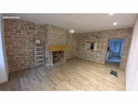 pont l'abbé hypercentre. 50 m2 au rdc  charme ancien   1 chambre