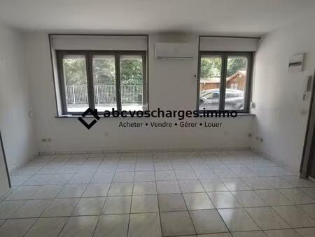 studio résidence privée  proche commerces et tram