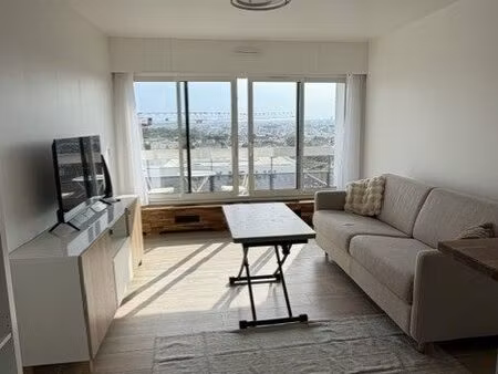 studio en location meublee - 9ème étage avec balcon