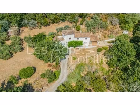 propriété avec terrain plat et vue estérel