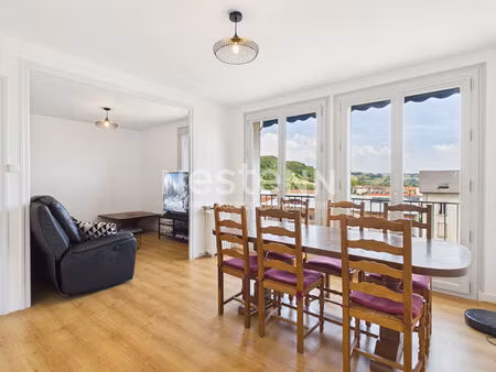 a vendre à aurillac  à deux pas de la gare  appartement traversant 4 pièces avec loggia  c